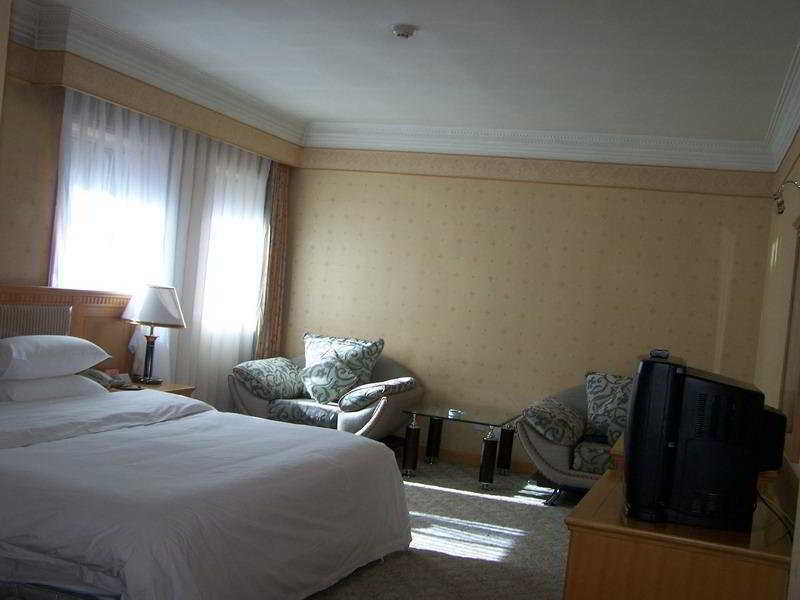 Modern Hotel Harbin Buitenkant foto